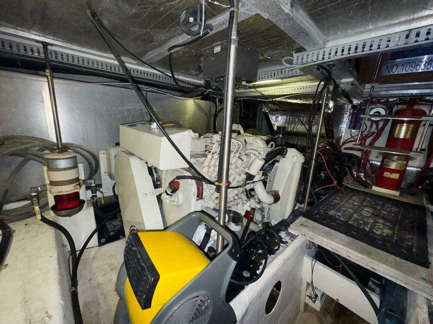 2000 Carver 506 Motor Yacht - Image 35