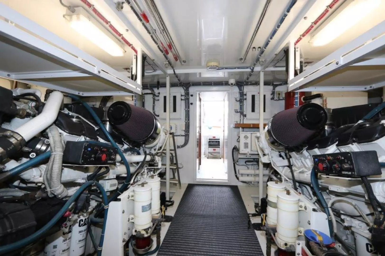 2006 Hatteras 80 - Image 45