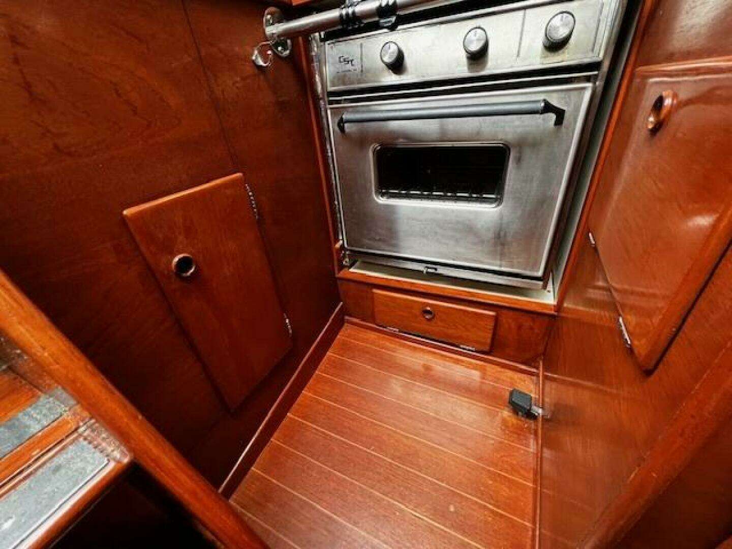 1987 Sabre 34 Mark II - Image 78