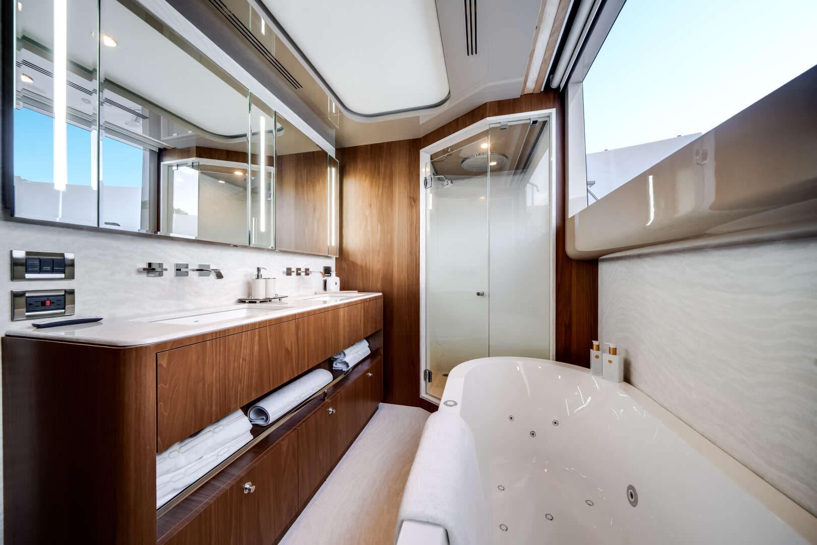 2026 Ocean Alexander 30R - Image 47