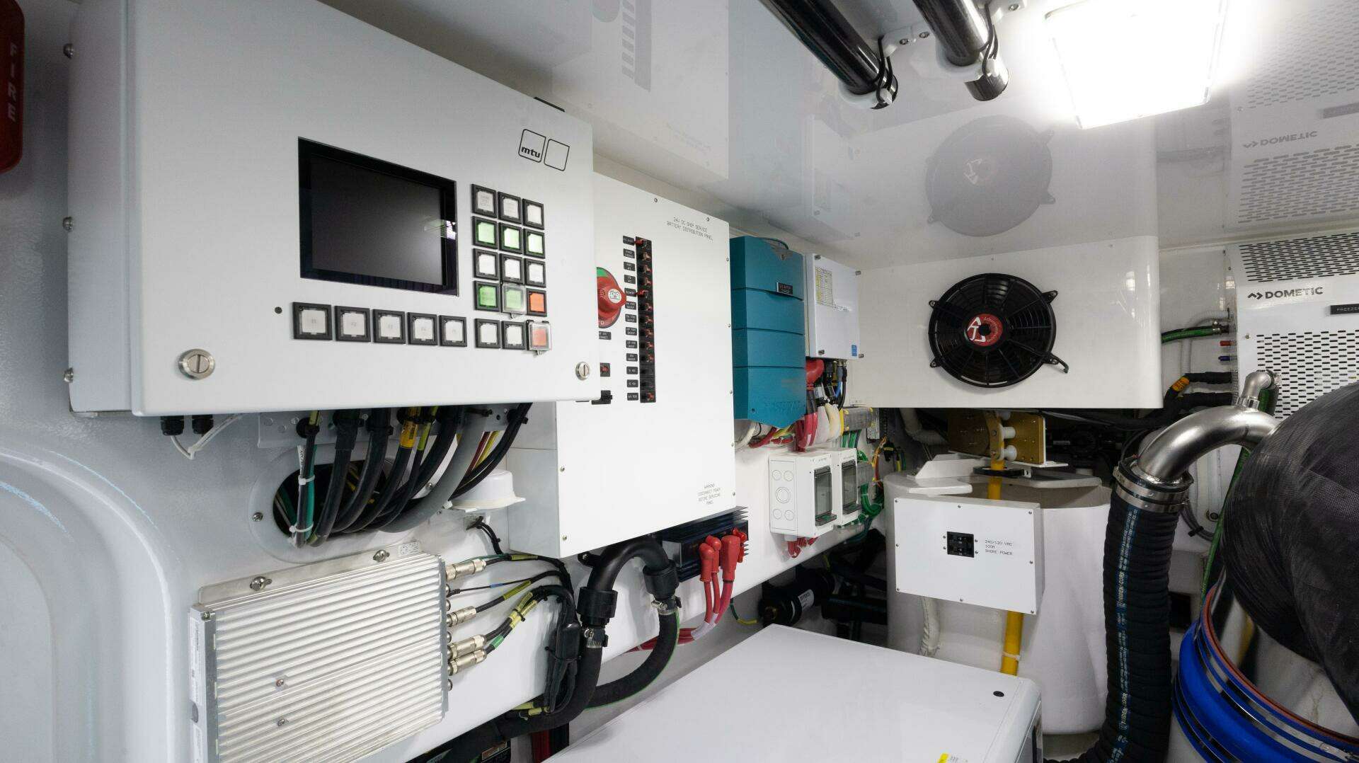 2025 Viking 82 Convertible - Image 68