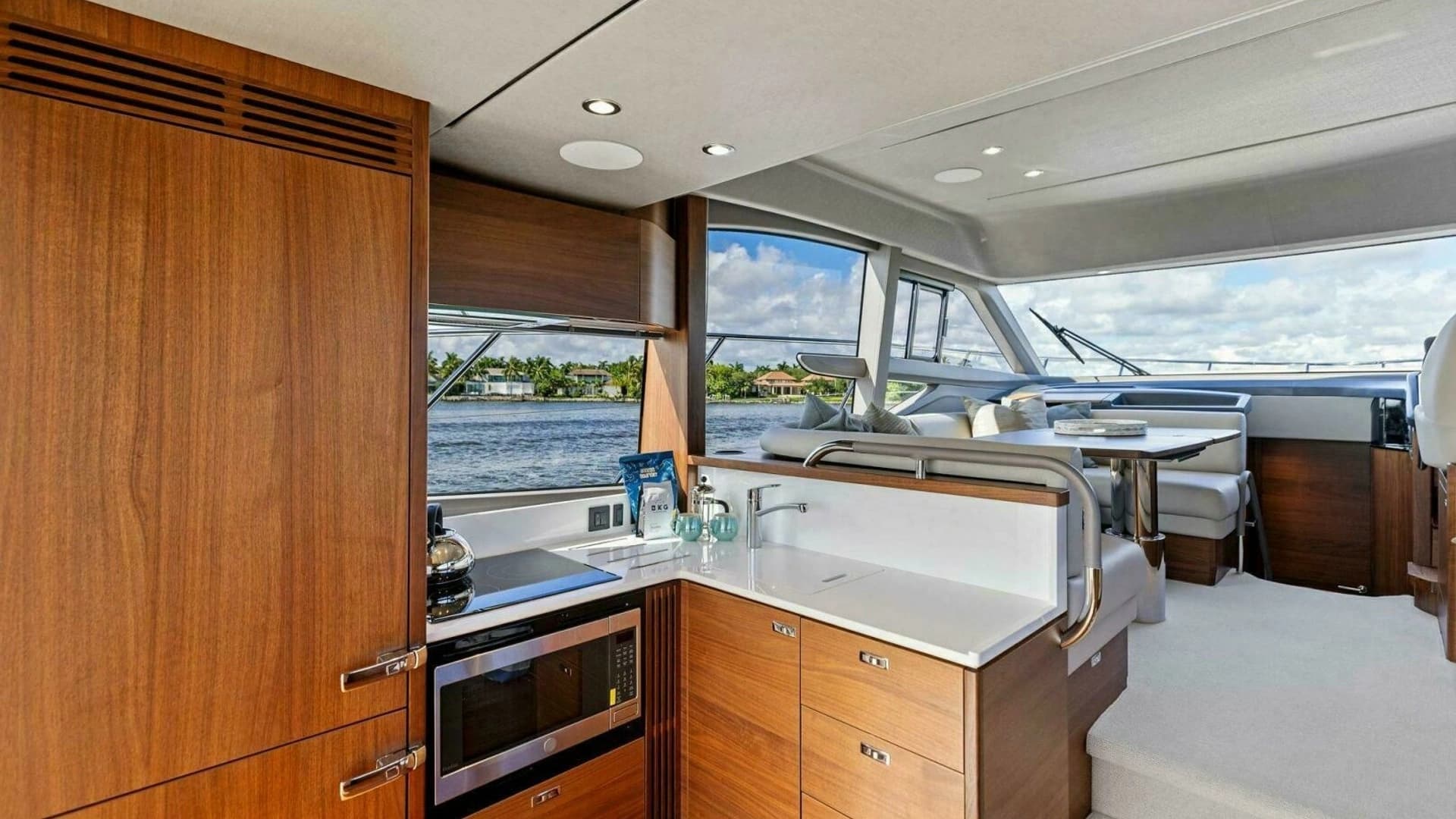 2025 Princess F50 Flybridge - Image 16