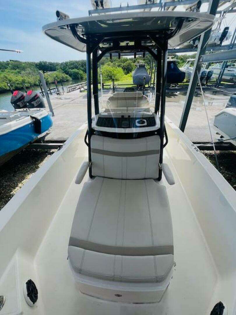 2023 Boston Whaler 250 Dauntless - Image 13
