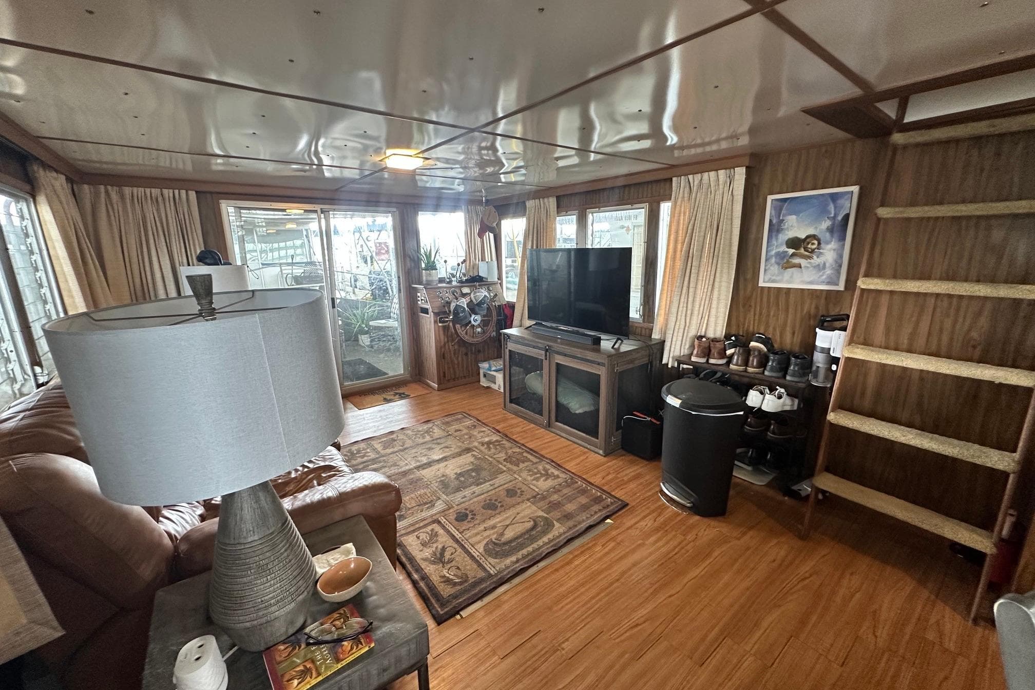 Cozy 1980 Lazy Days 14x59 houseboat interior with wood paneling and modern amenities.