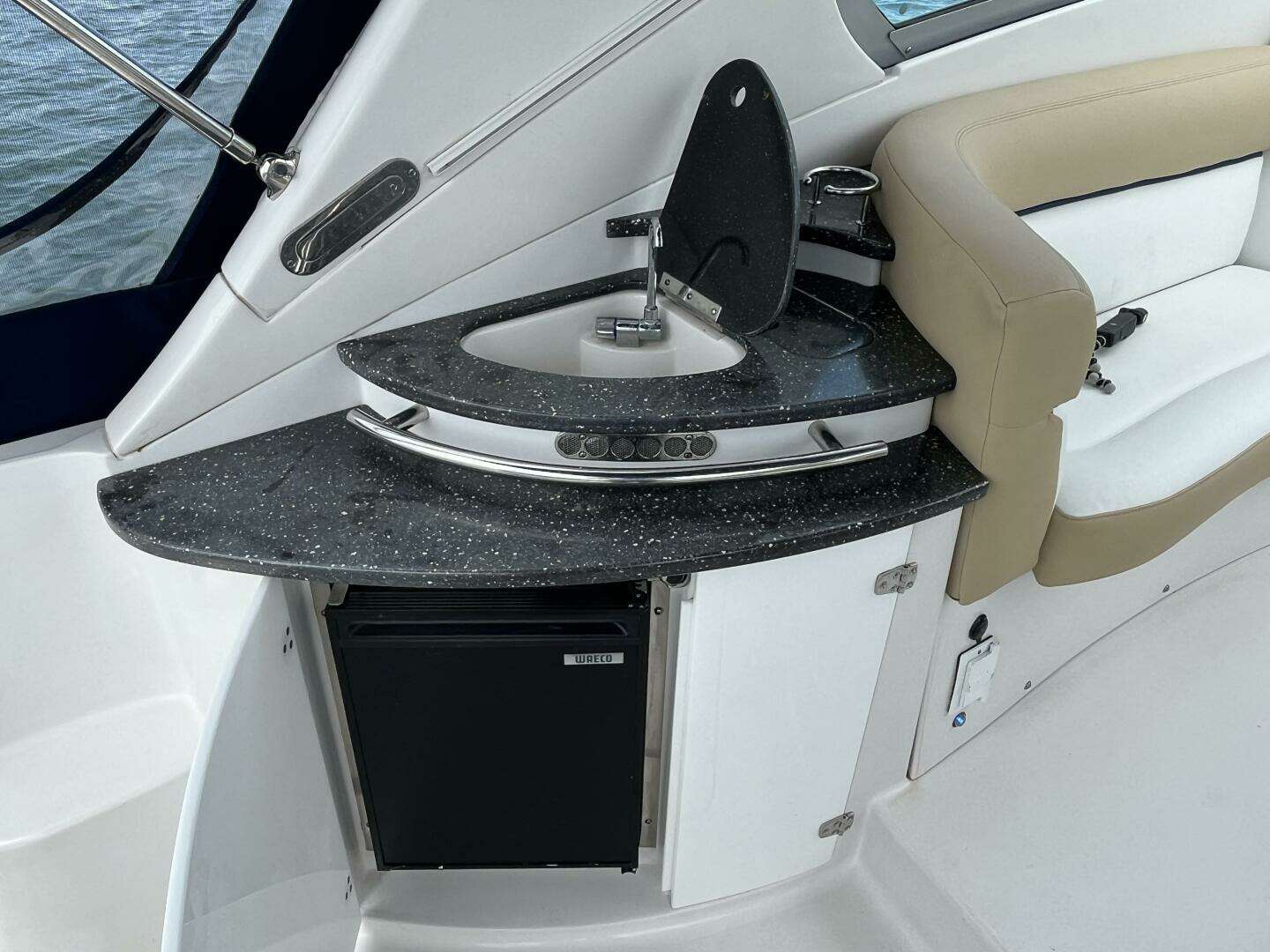 2008 Four Winns V338 - Image 31
