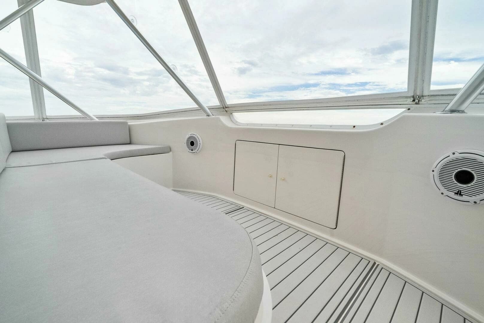 2006 Viking 61 Convertible - Image 67