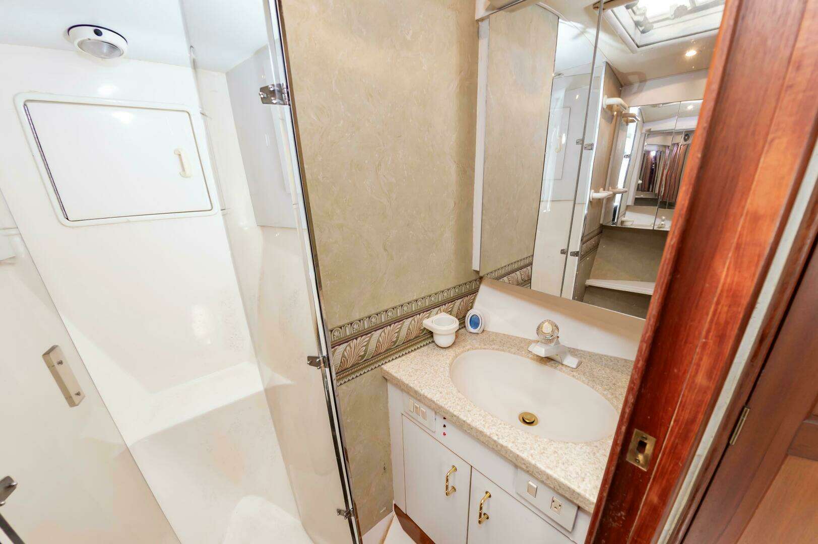 2000 Ocean 48 Supersport - Image 40
