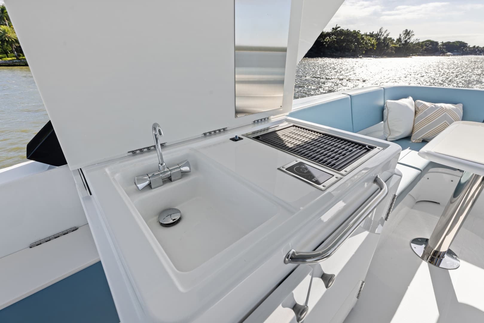 2026 Cruisers Yachts 50 FLY - Image 37