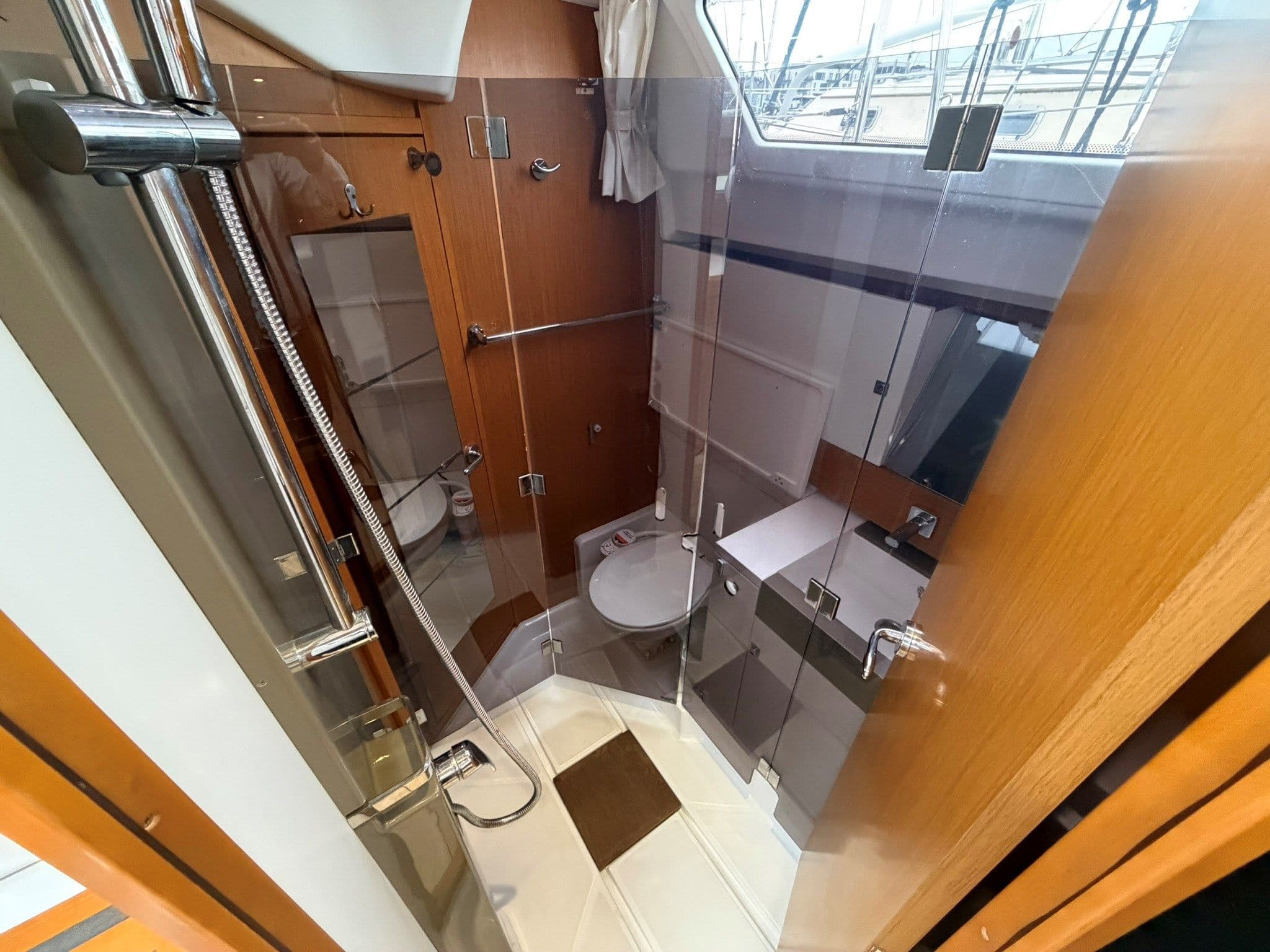 Jeanneau Sun Odyssey 41 DS Shower Day/Ensuite Heads Compartment