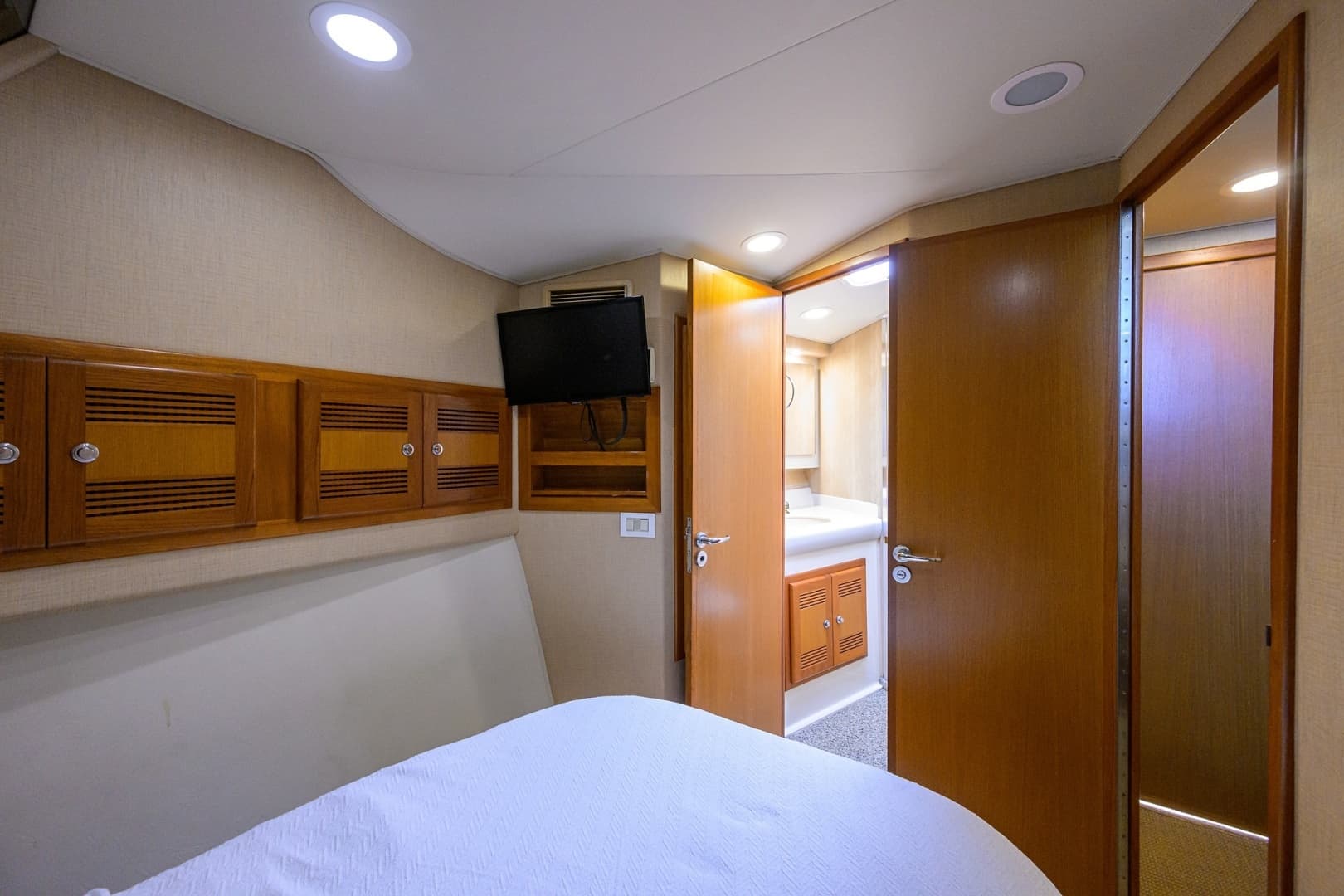 2003 Cabo 48 Flybridge - Image 12