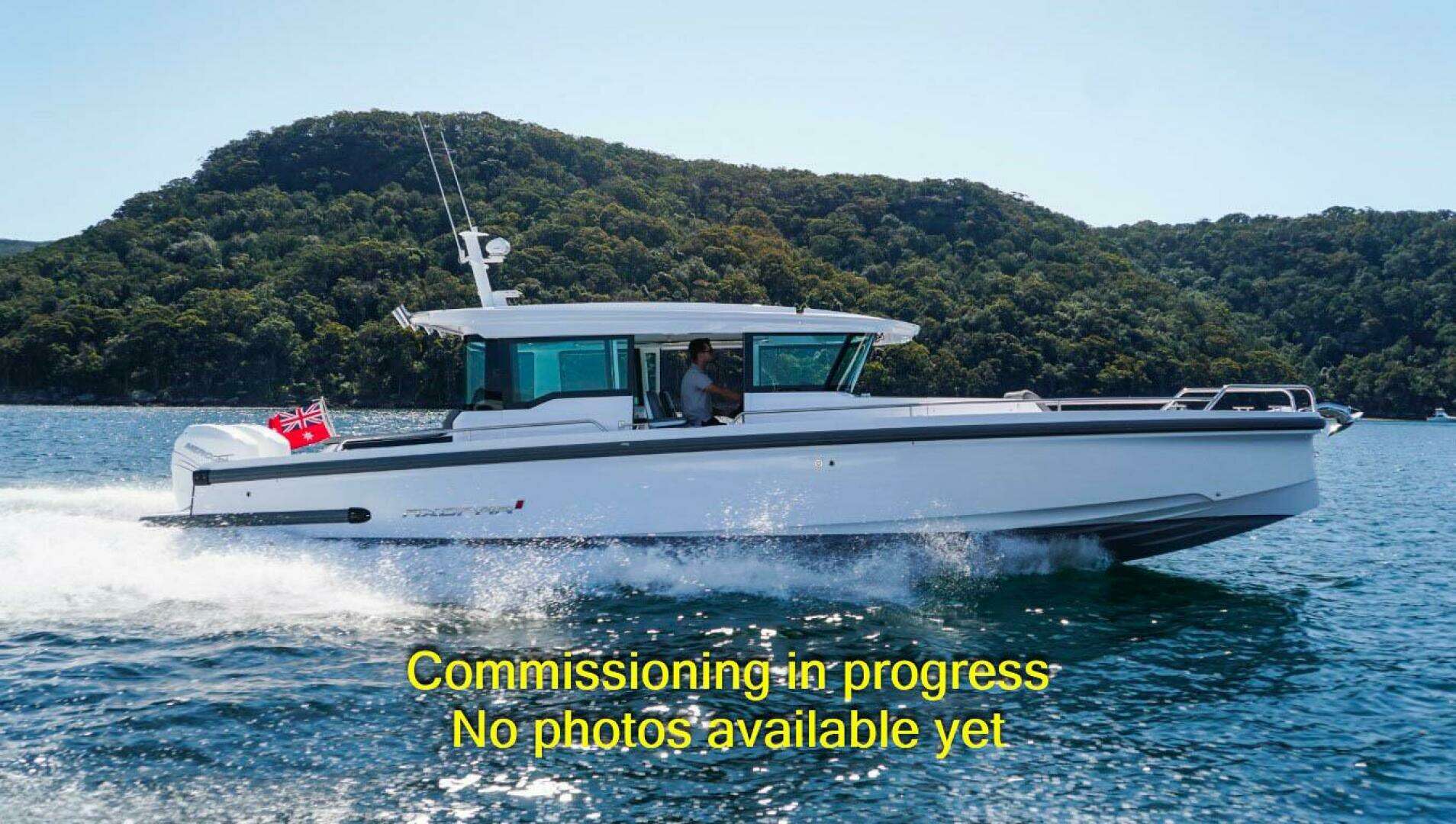 2024 Axopar 37XC CROSS CABIN - Image 3