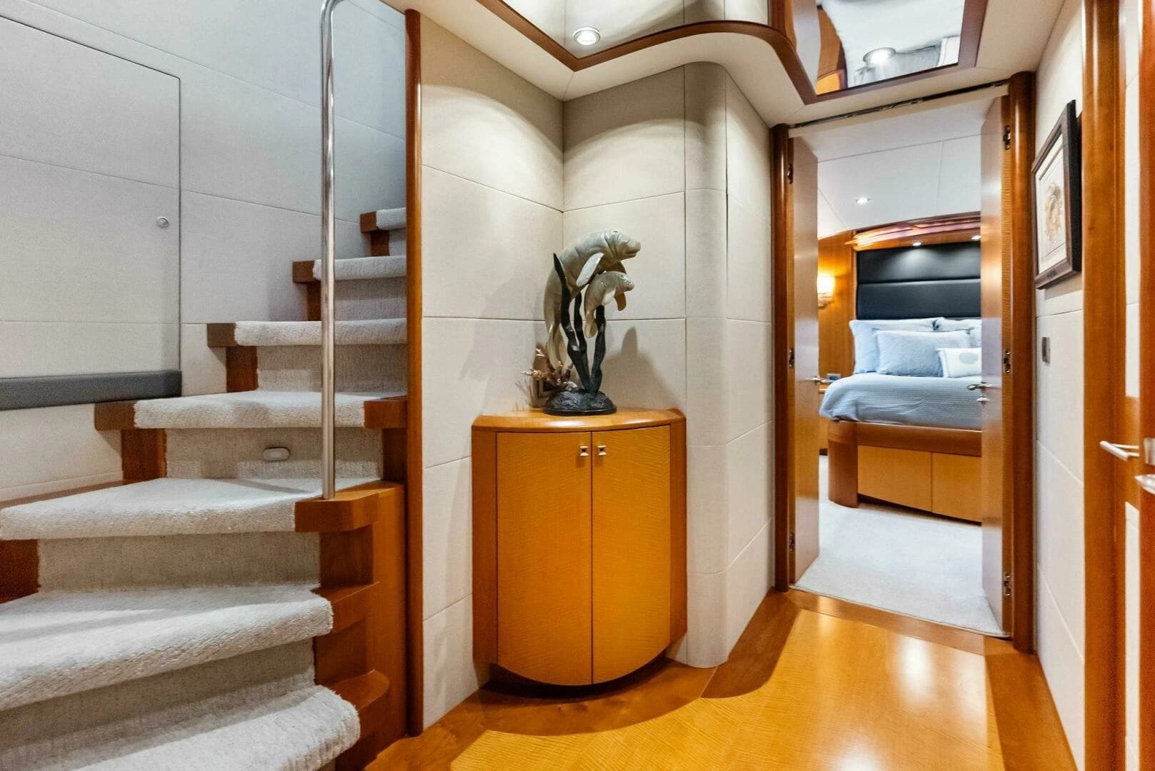 2006 Lazzara Yachts 84 Skylounge - Image 47