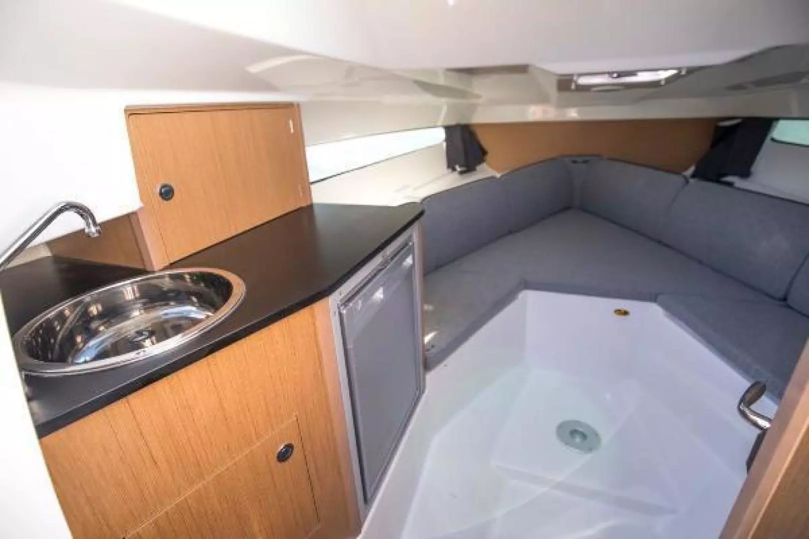 2026 Beneteau Flyer 8 SunDeck - Image 19