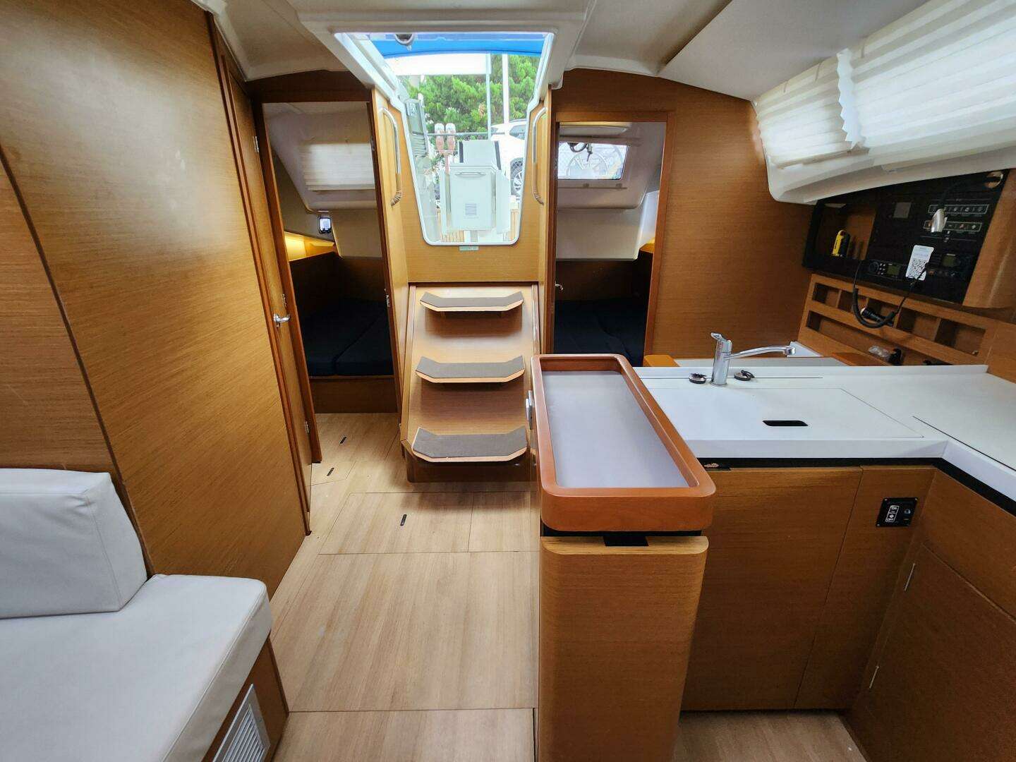 2020 Jeanneau Sun Odyssey 410 - Image 20