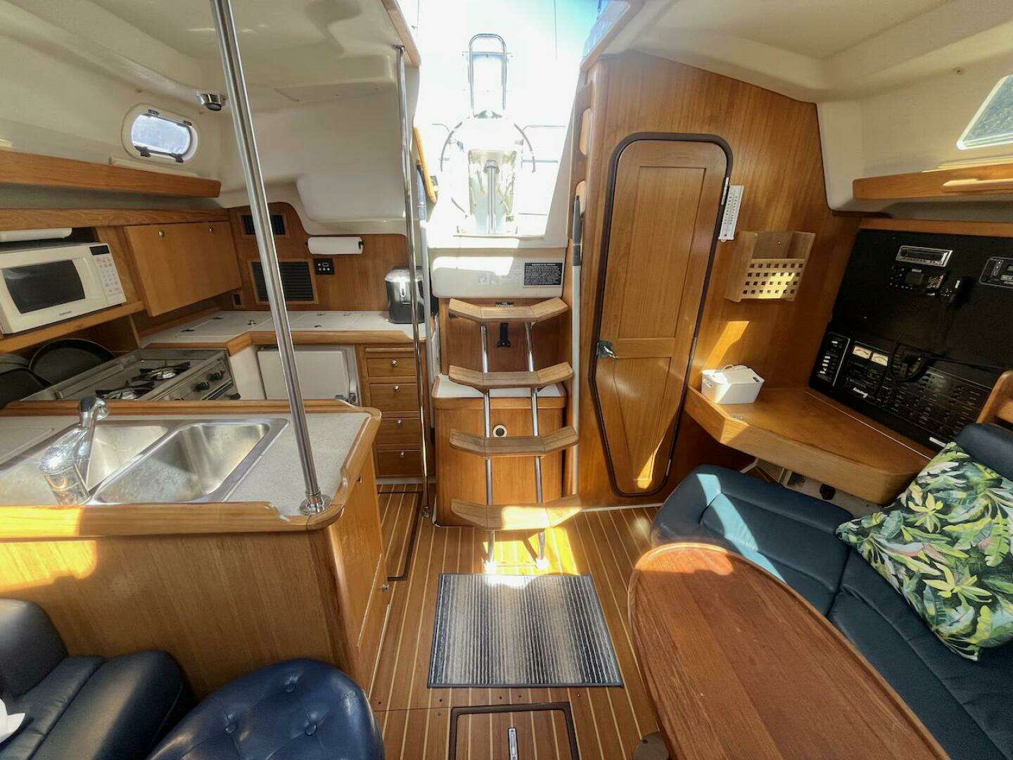 2003 Catalina 350 - Image 20