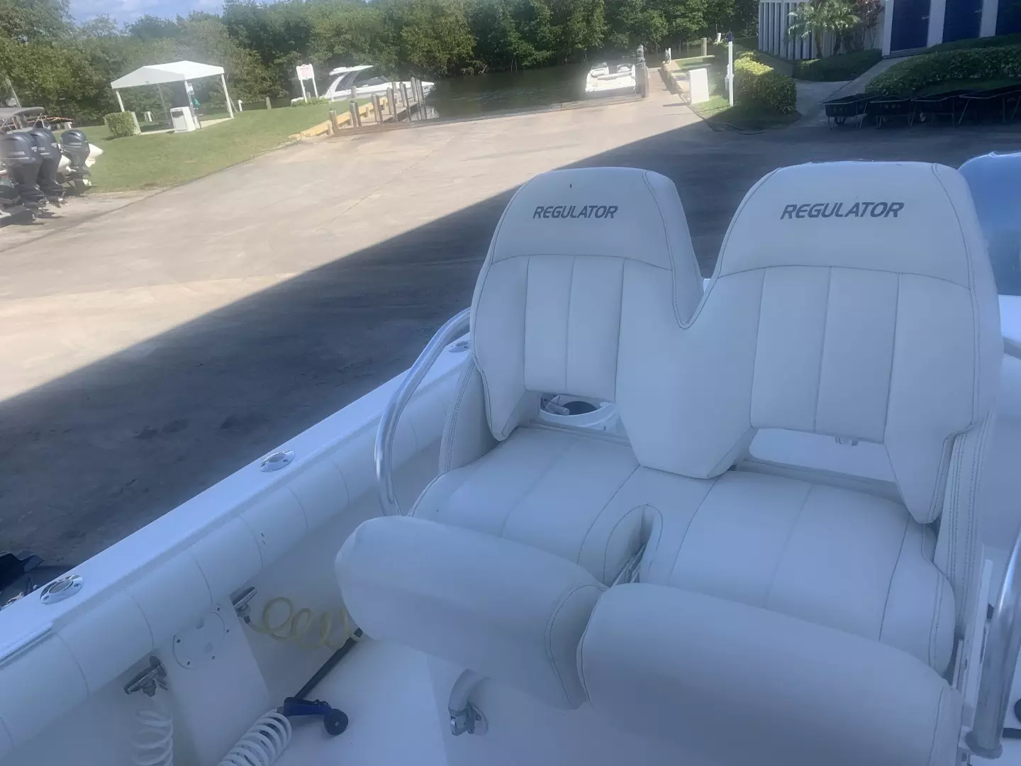 2010 Regulator 26 Forwarding Seating - Image 14