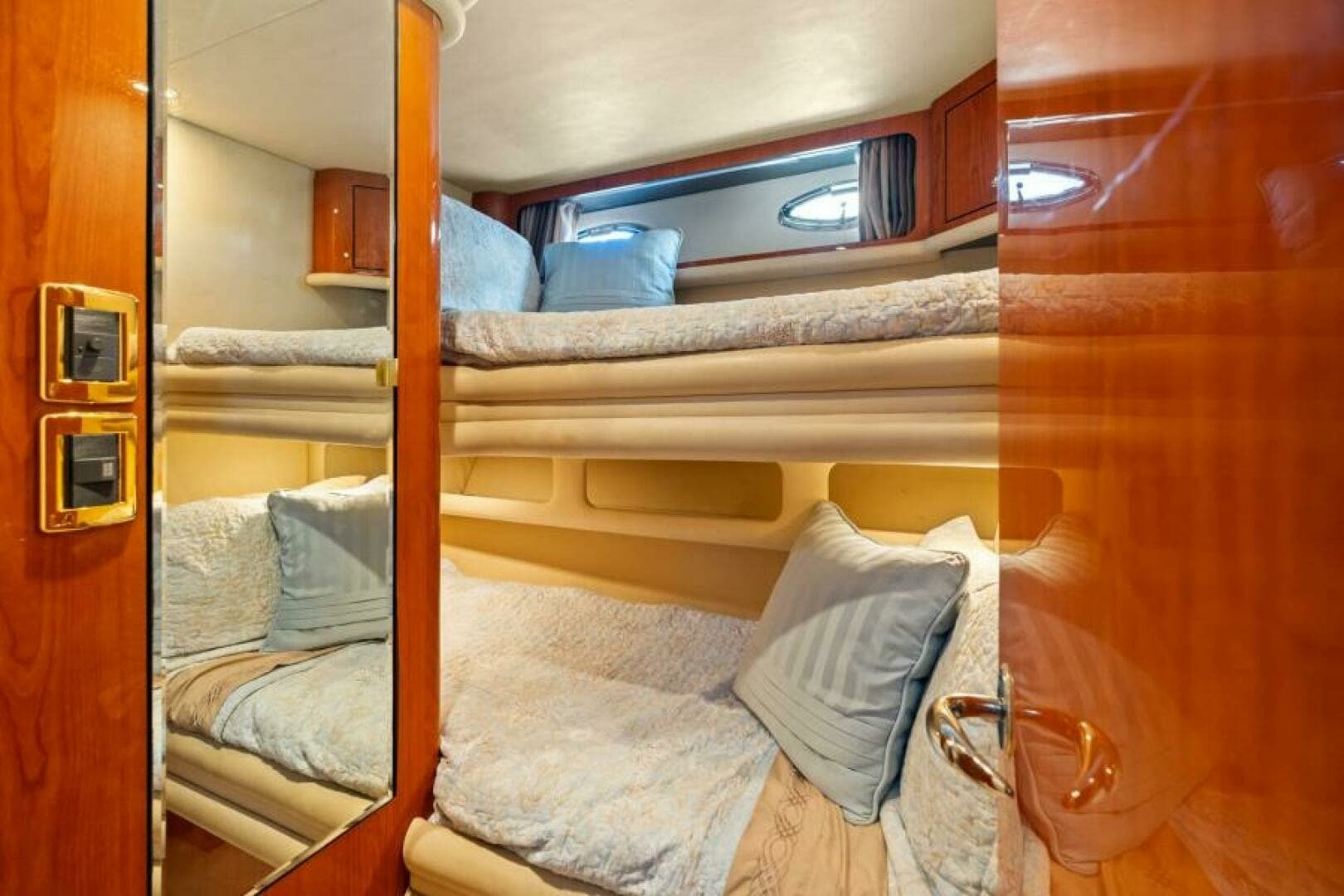 2001 Sea Ray 540 Cockpit Motor Yacht - Image 33