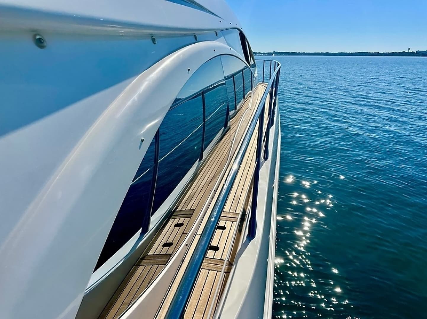 2011 Azimut FlyBridge - Image 23