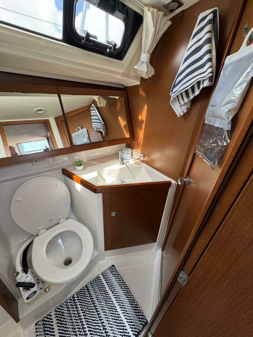 2013 Beneteau Oceanis 45 - Image 21