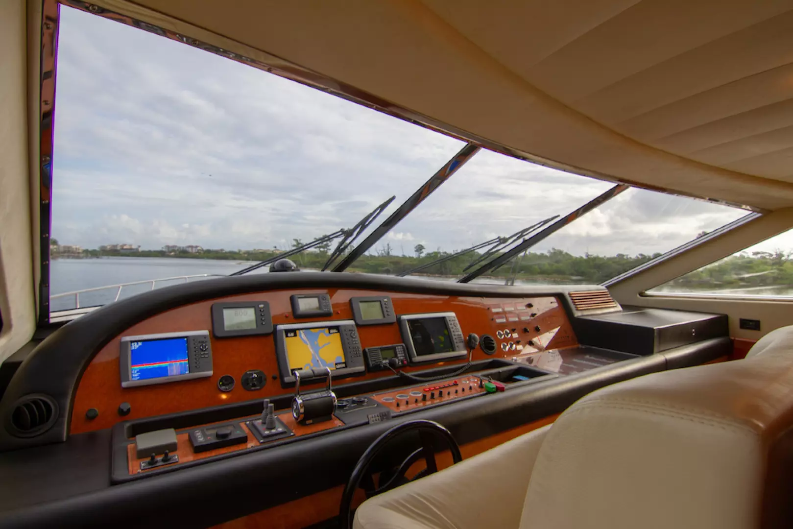2005 Ferretti Yachts 76 - Image 17