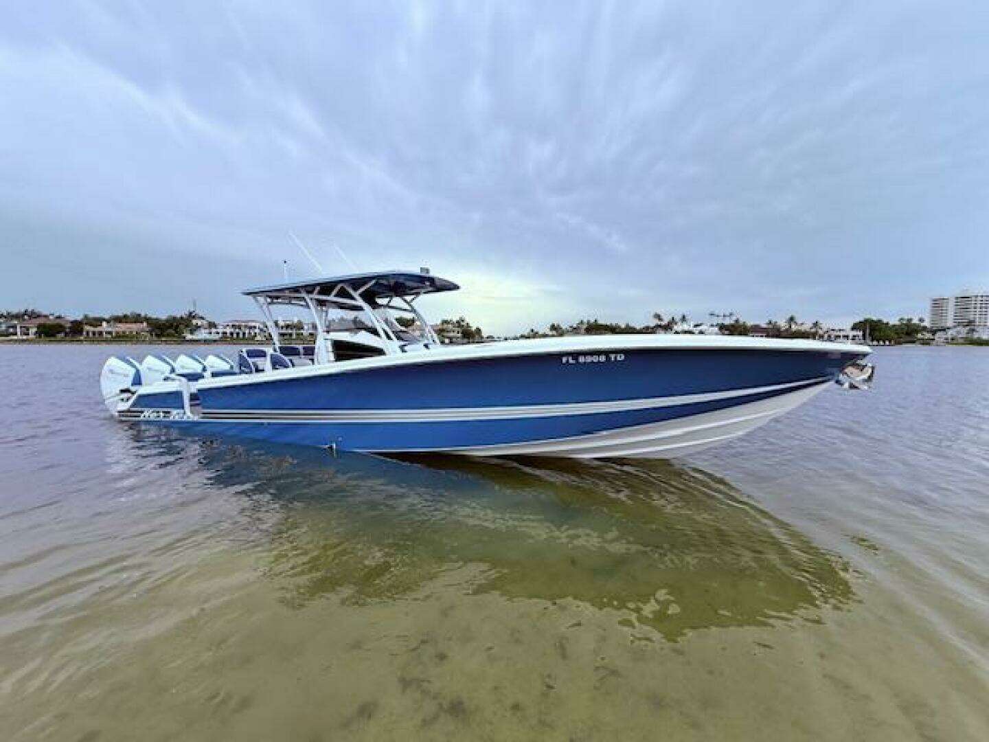 2022 Nor-Tech 390 Sport Center Console - Image 2