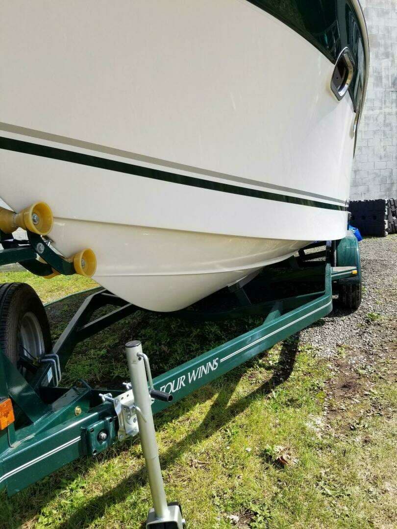 2004 Four Winns 248 Vista - Image 6