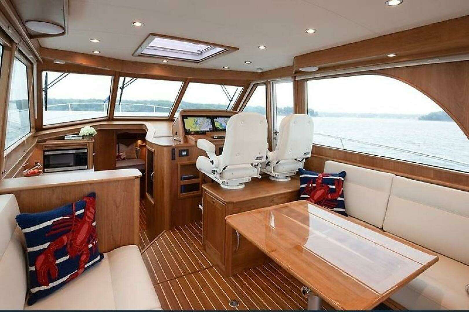 2027 Sabre 45 Salon Express - Image 3