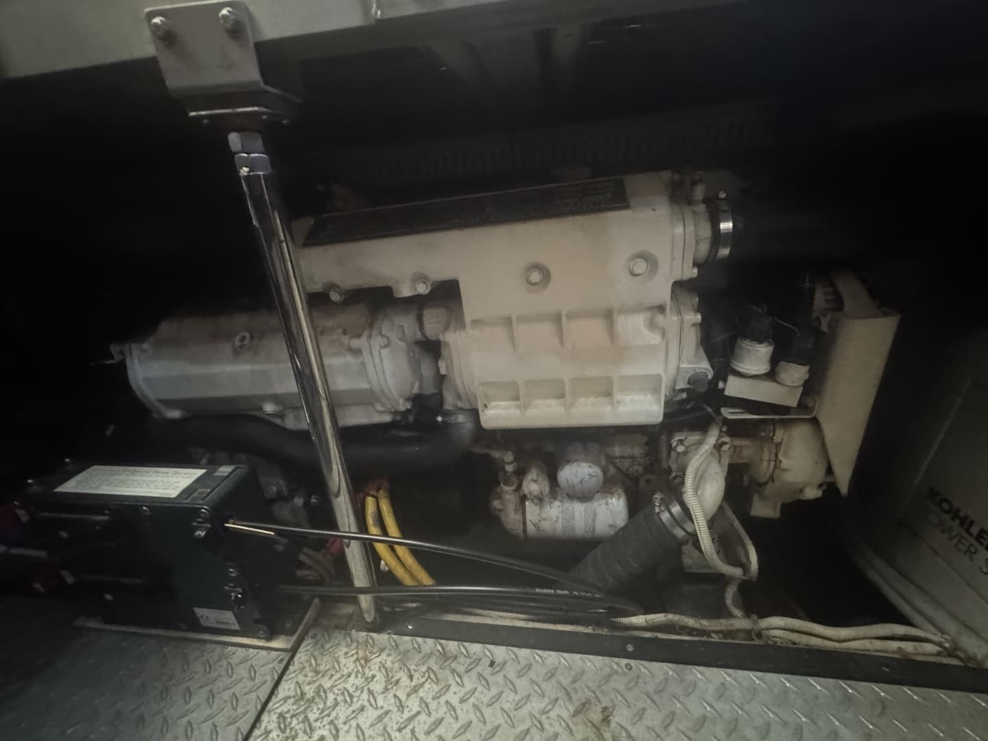 2003 Carver 444 Cockpit Motor Yacht - Image 32