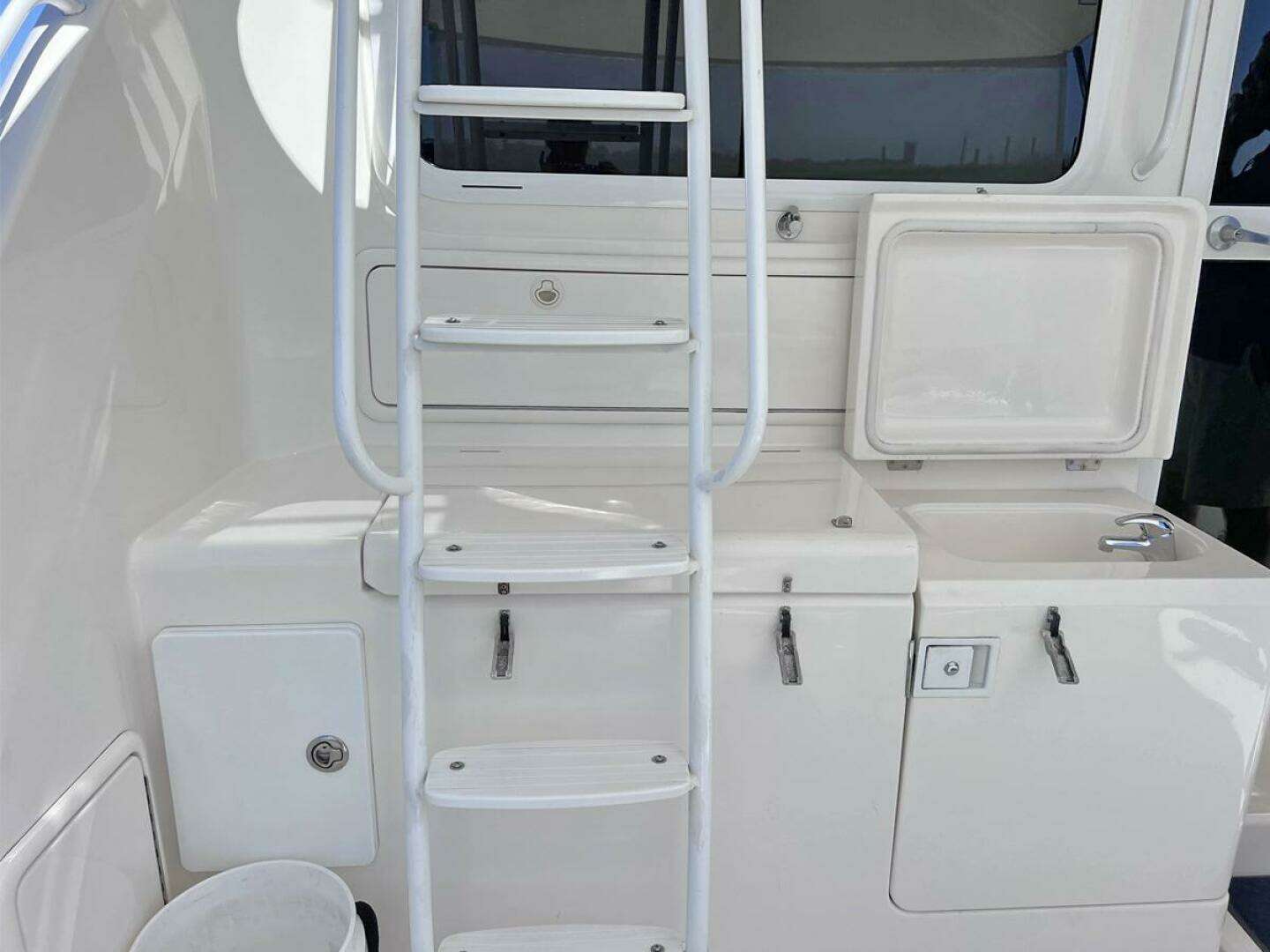2004 Riviera 40 Sportfish - Image 14