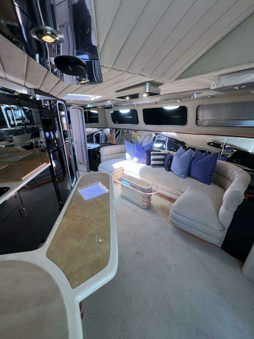 1990 Tempest 60 Express - Image 13
