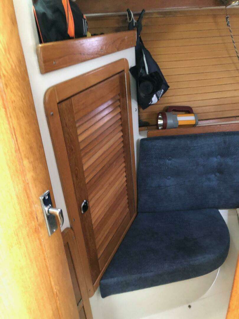 1998 Catalina 320 - Image 33