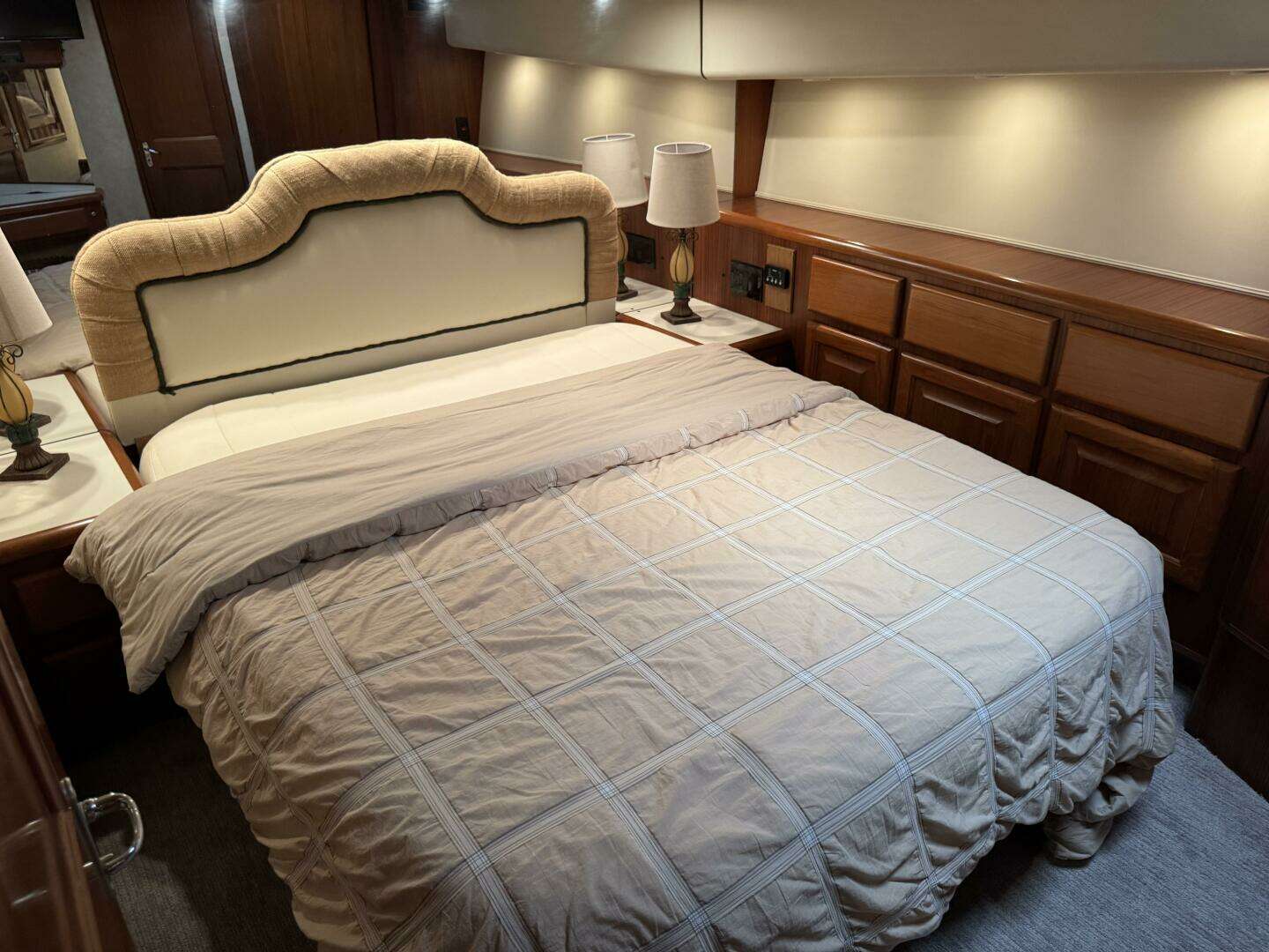 1995 Viking 58 Convertible - Image 31