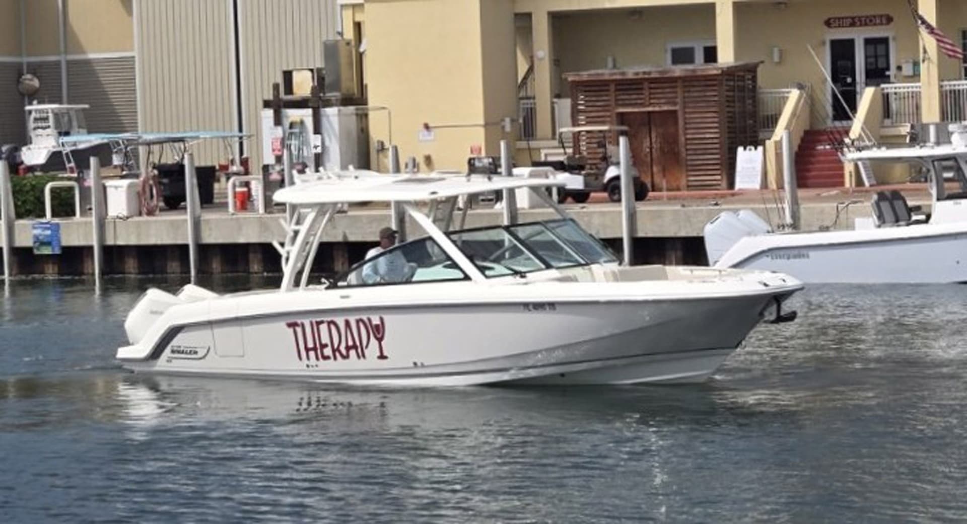 2022 Boston Whaler 320 Vantage - Image 11