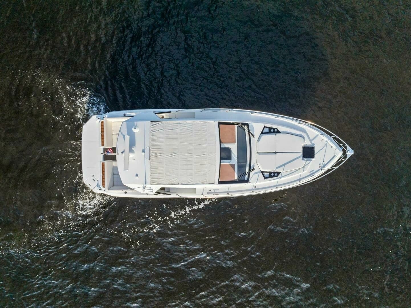 2015 Cruisers Yachts 390 Express Coupe - Image 56
