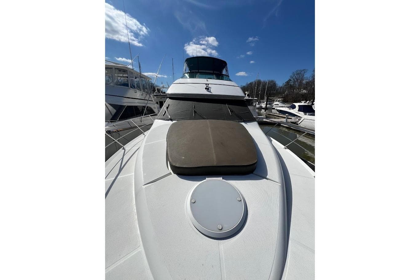 2000 Carver 530 Voyager Pilothouse yacht docked under clear blue sky.