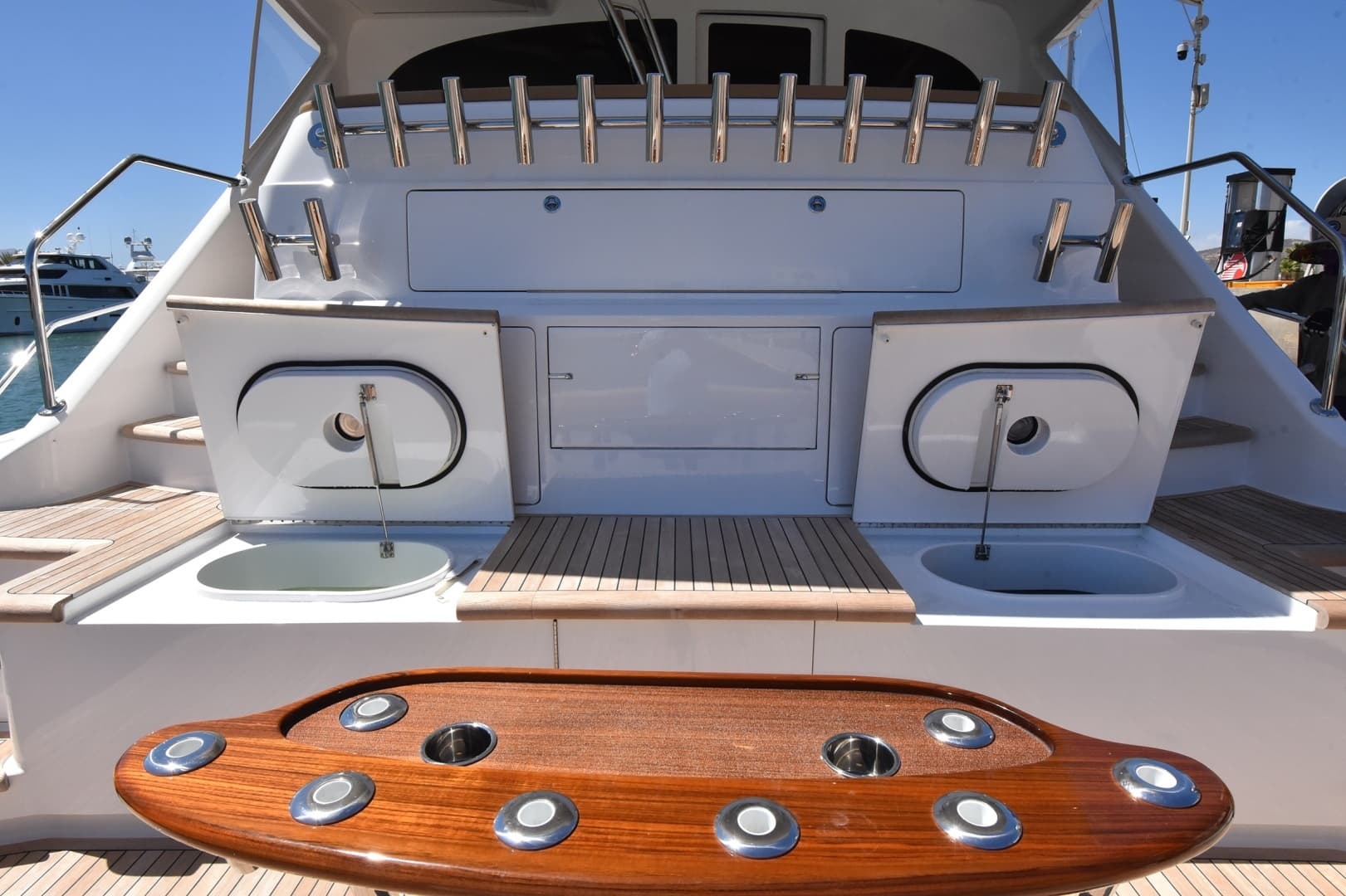 2024 Viking 90 Skybridge - Image 5
