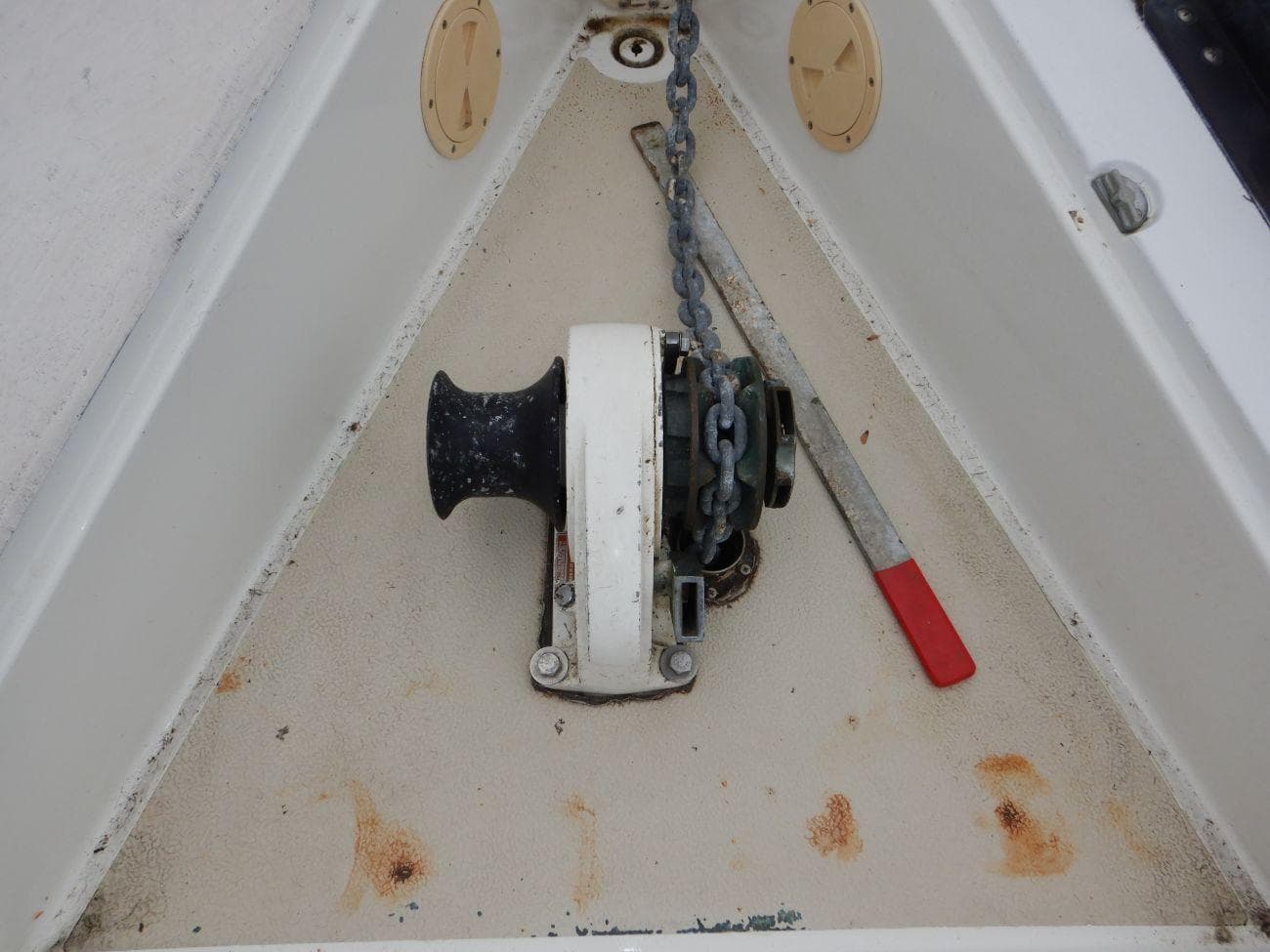 Anchor windlass on 1978 Islander Sloop with chain and handle.