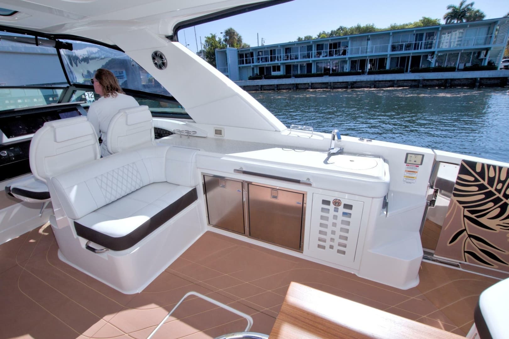 2021 Sea Ray SLX 400 Outboard - Image 24