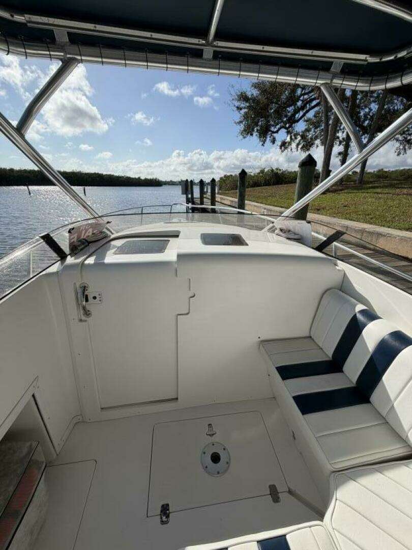 2003 Intrepid 310 - Image 19