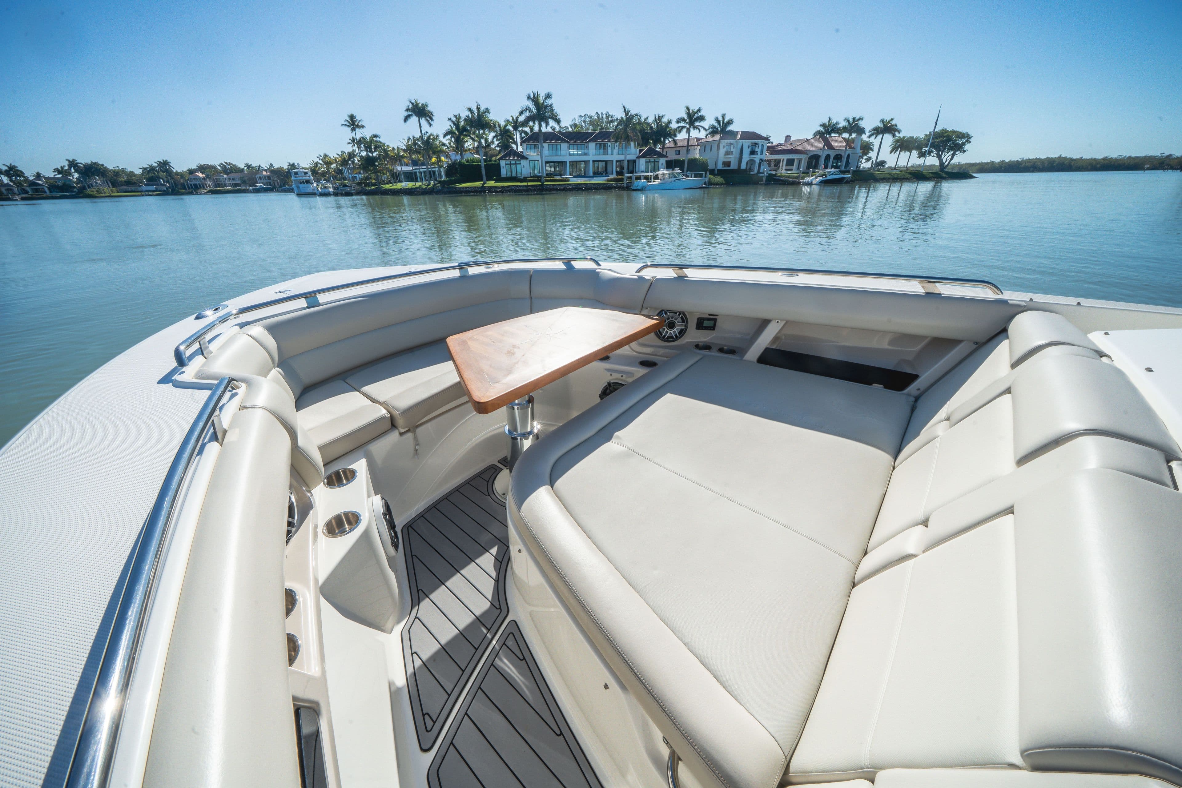 2021 Boston Whaler 350 Realm - 11