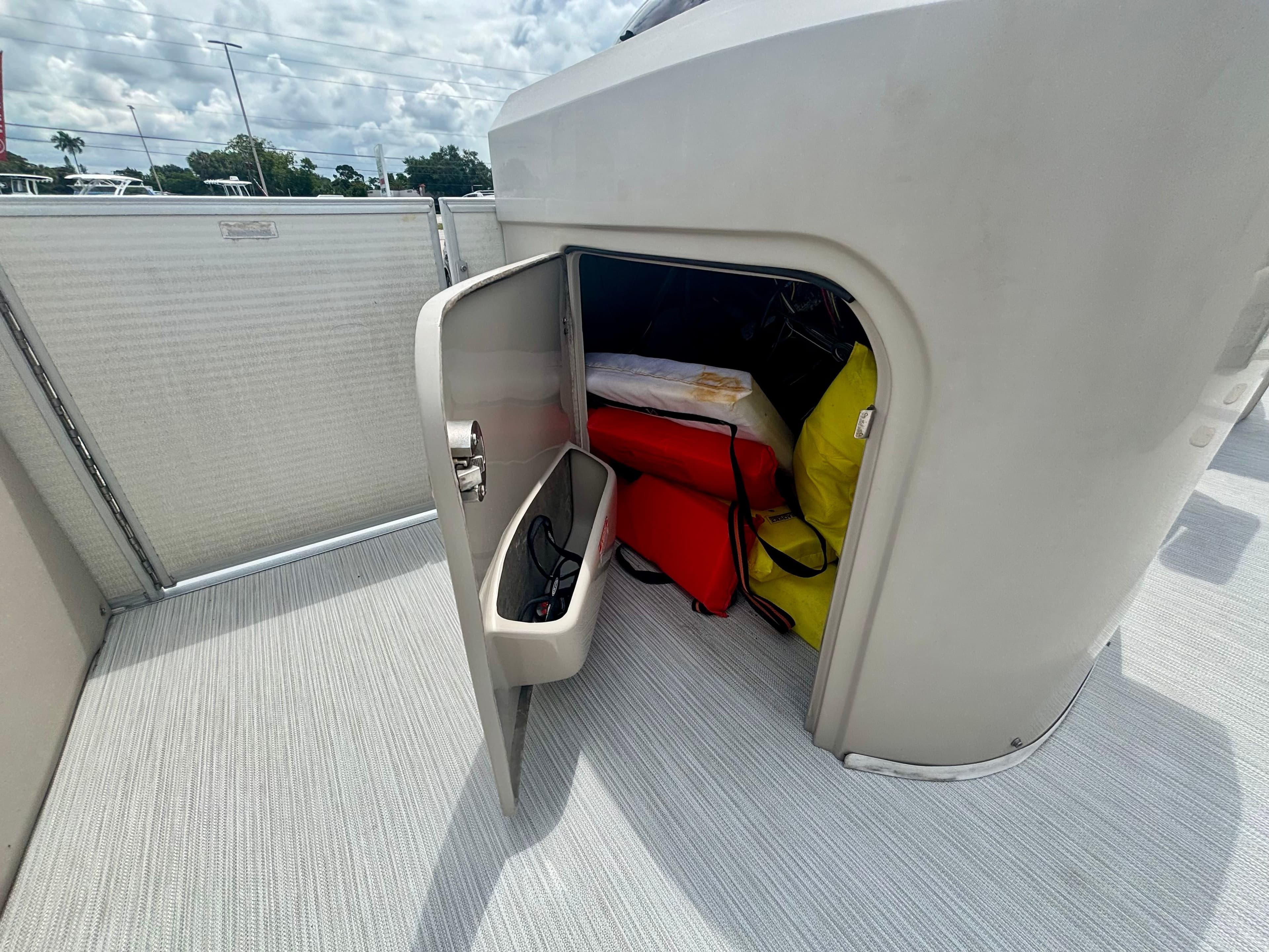 2017 BENNINGTON 28 RSR X1 - Image 20