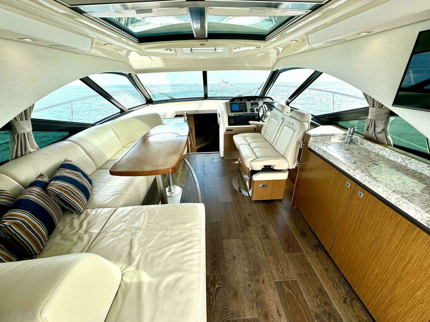 2017 Sea Ray 510 Sundancer - Image 60