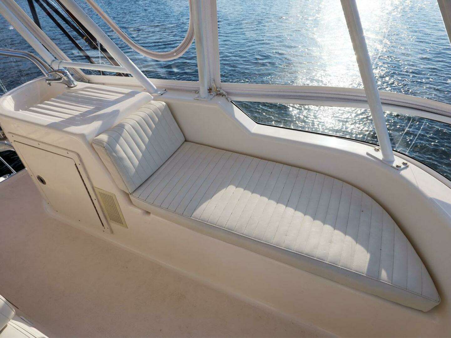 2004 Riviera 40 Sportfish - Image 9