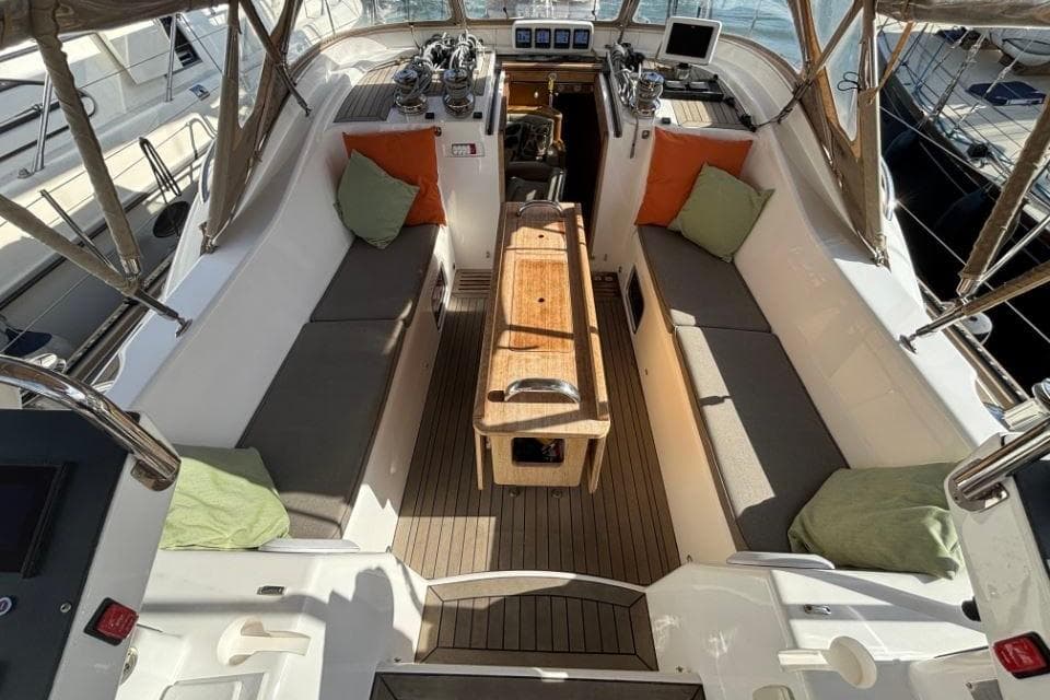 Luxurious 2021 Discovery 58 yacht interior with cushioned seating and wooden table.