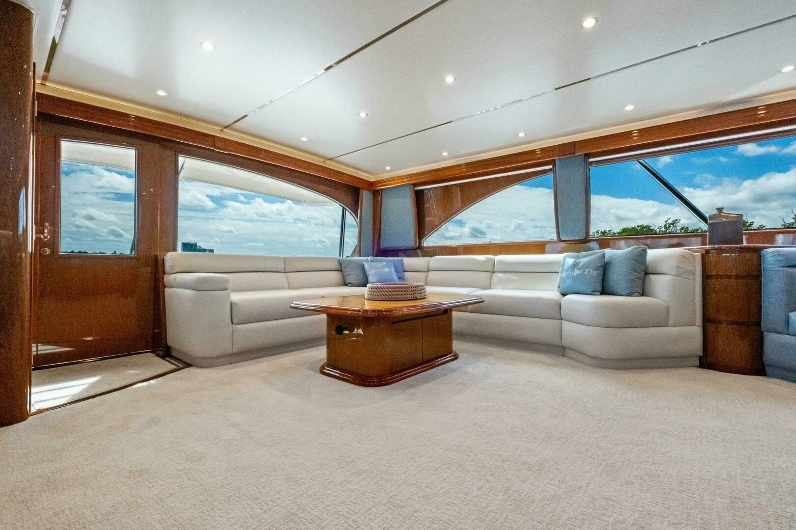 2012 Viking 82 Convertible - Image 7
