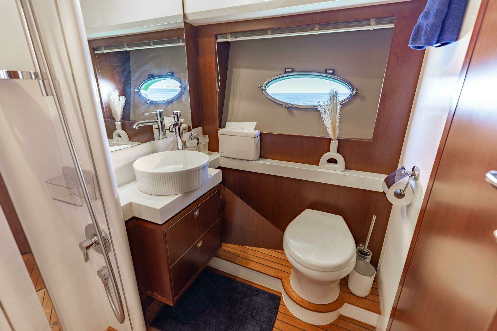 2011 Princess 64 - Image 24