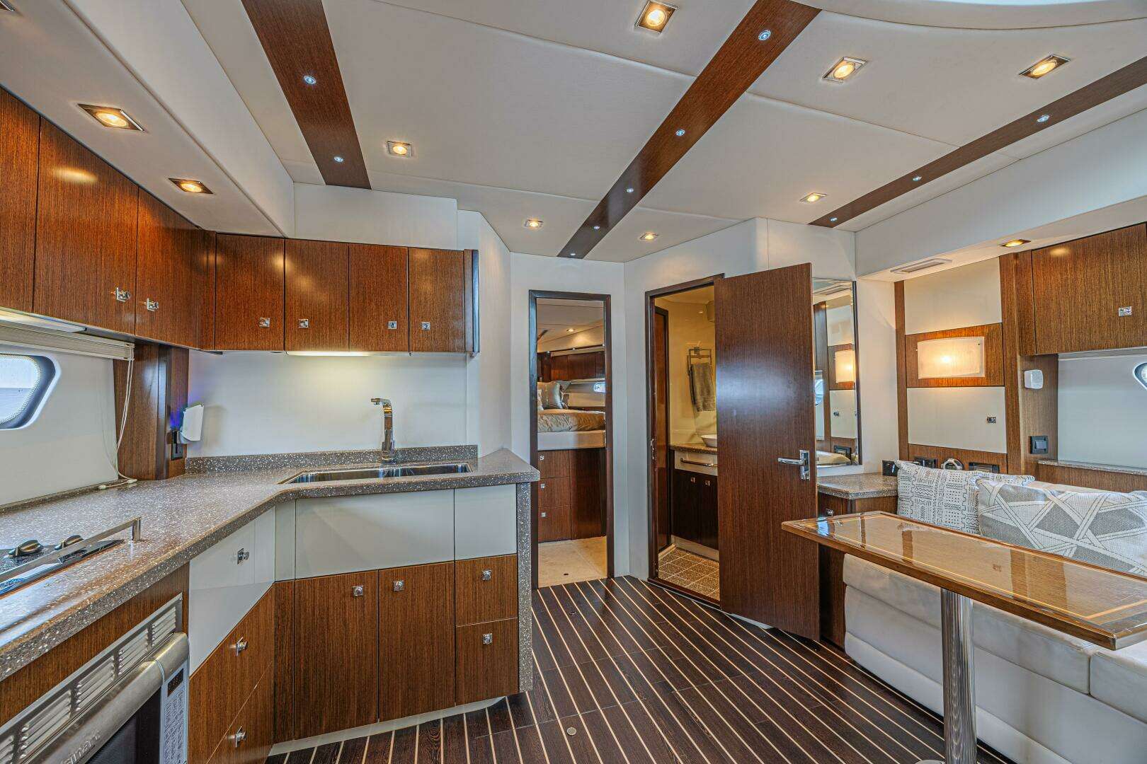 2012 Cruisers Yachts 48 Cantius - Image 31