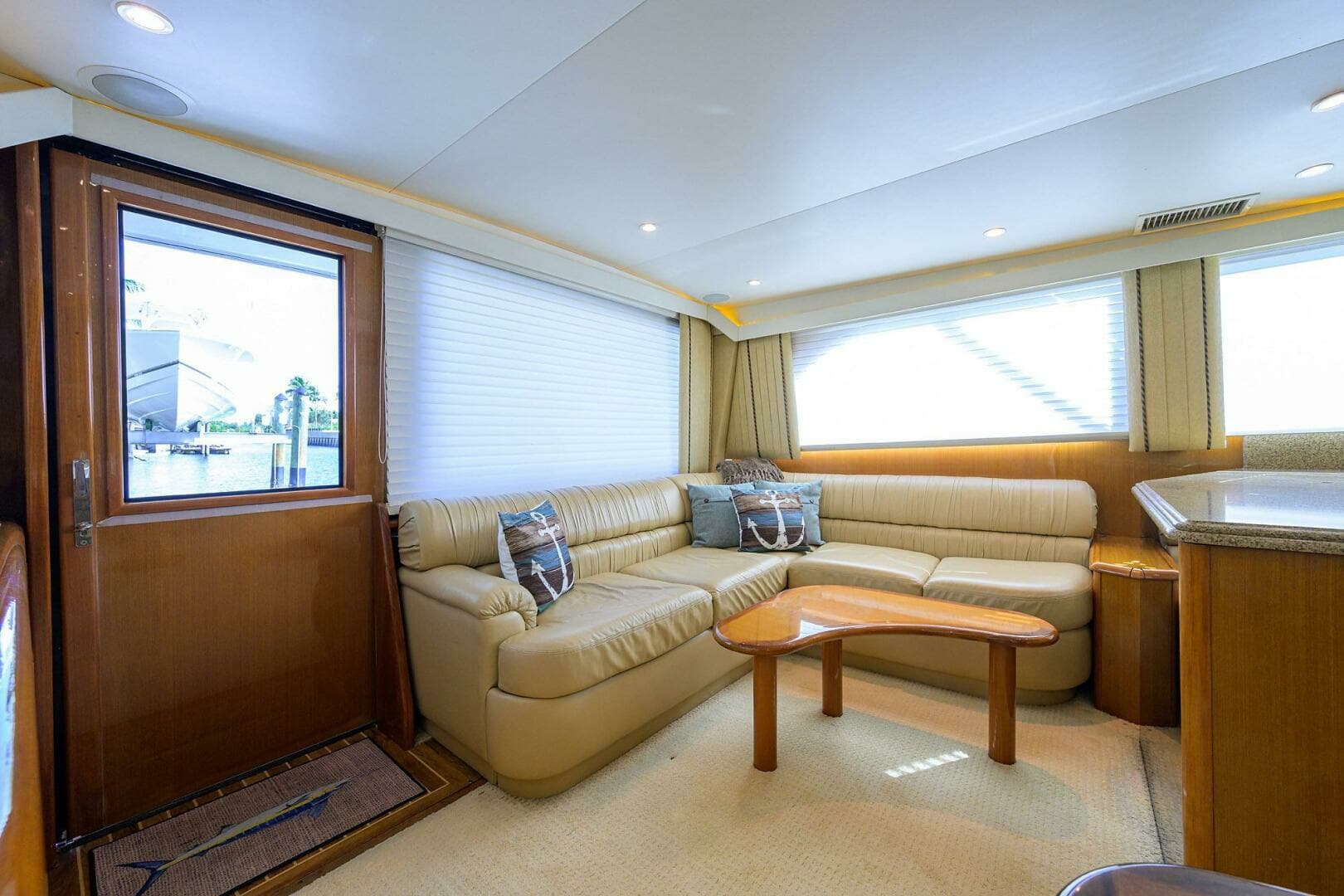2000 Viking 50 Convertible - Image 9
