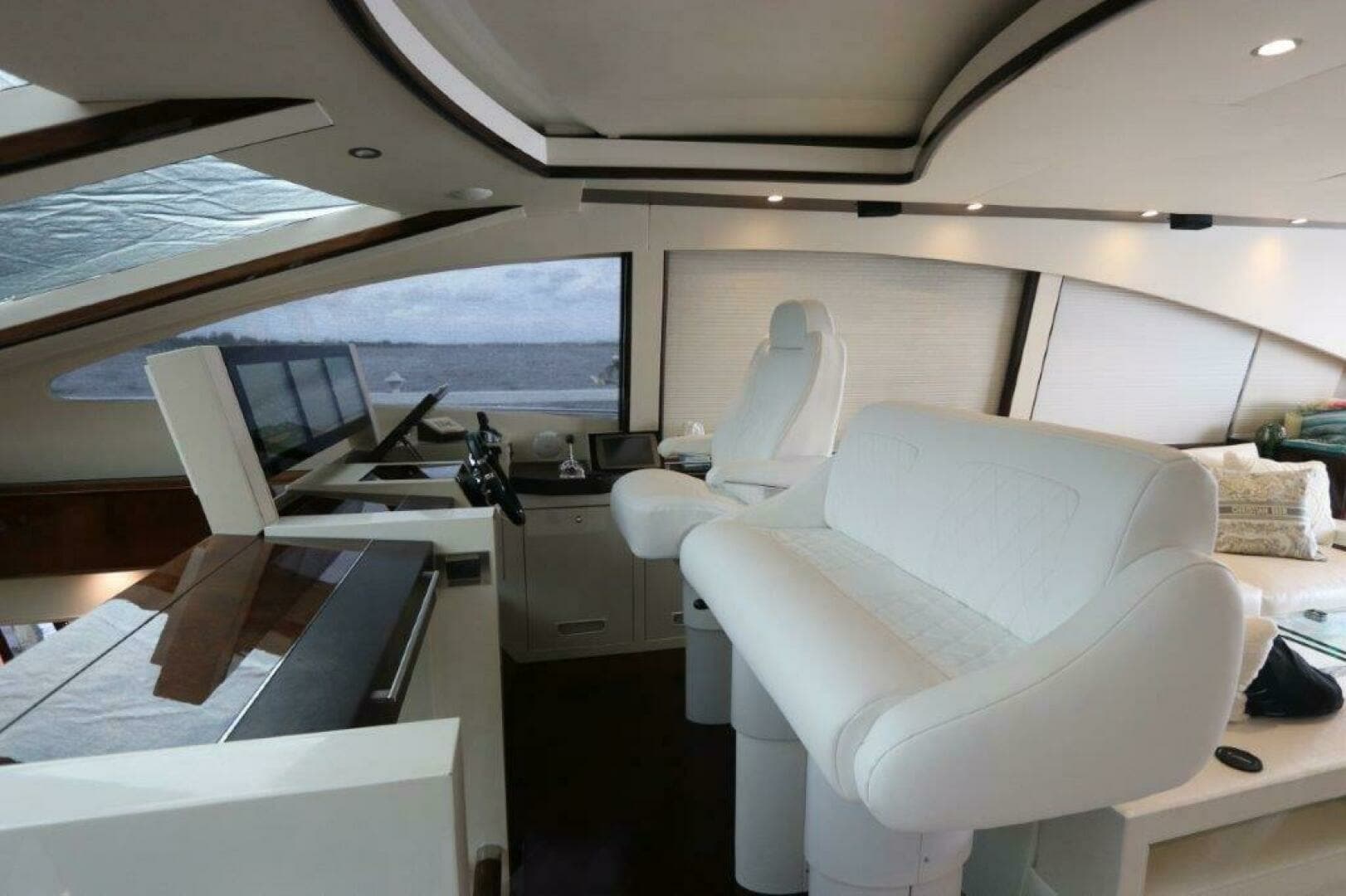 2009 Lazzara Yachts LSX 75 - Image 10