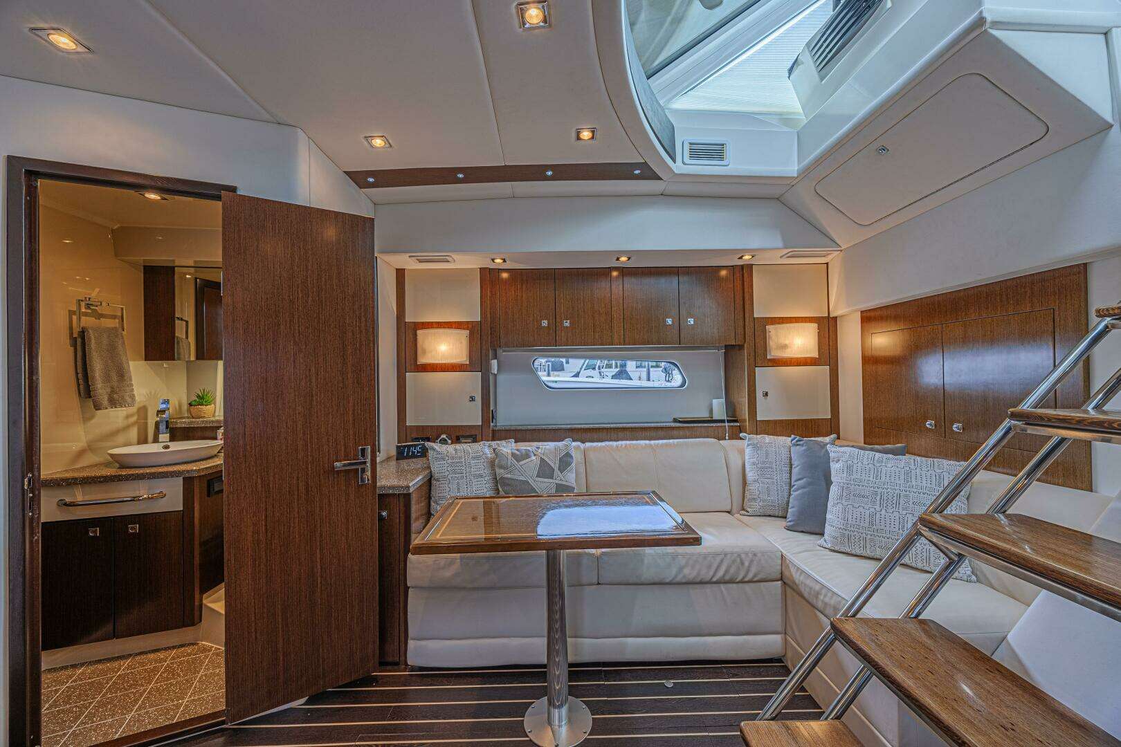 2012 Cruisers Yachts 48 Cantius - Image 30